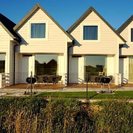 Holiday home In Mit Garten, Terrasse Und Grill Sarbinowo