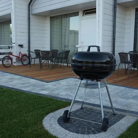 In Mit Garten, Terrasse Und Grill