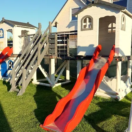 In Mit Garten, Terrasse Und Grill Holiday home Sarbinowo